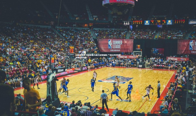 FB体育官网-特雷耶量力而行运筹帷幄 广东队步步为营冲刺冠军归属